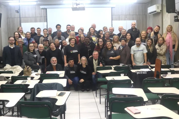 Unesc debate apoio a comunidades pelo Universidade Gratuita Participantes da Escola de Lideranças Comunitárias da Unesc durante encontro sobre o Programa Universidade Gratuita e apoio a comunidades
