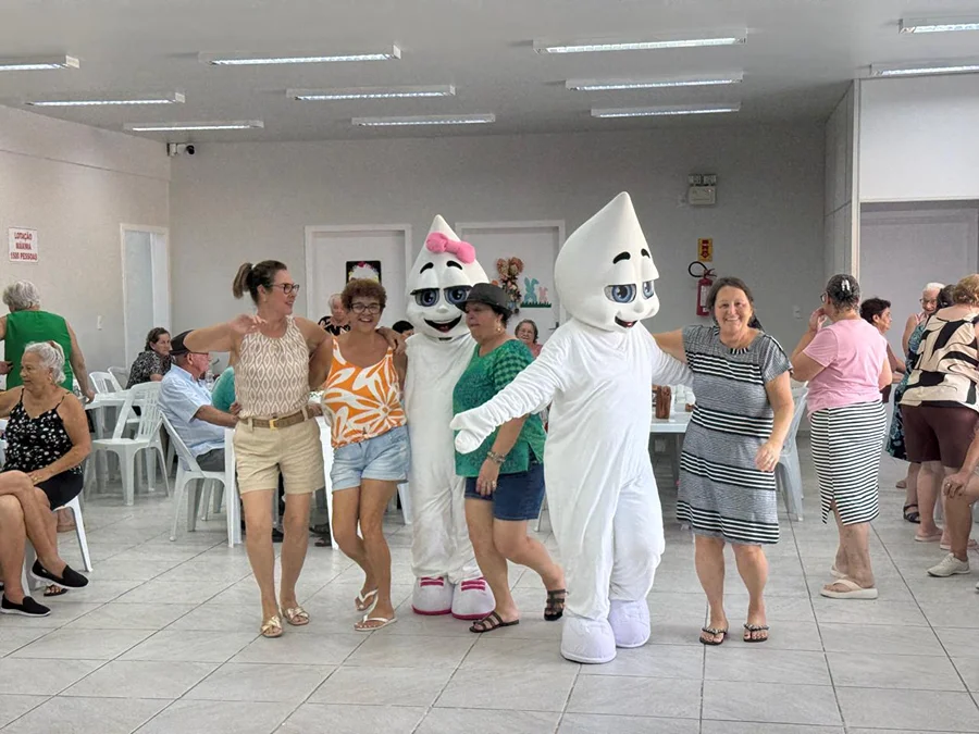 Vacinação contra gripe em Cocal do Sul com ação de conscientização em grupo da terceira idade