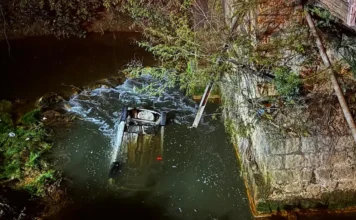 Capotamento em rio deixa dois mortos em Criciúma