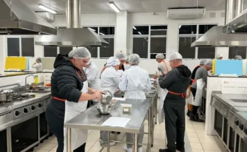 Famílias dos CRAS concluem curso de gastronomia em Criciúma