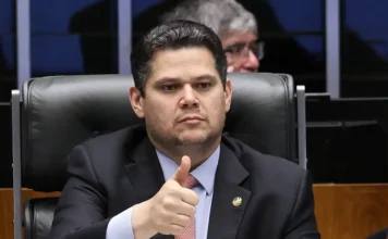 Alcolumbre defende debate sobre fim da escala 6×1