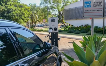 Governo mantém alta de tarifas para elétricos