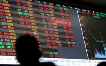 Bolsa inicia junho com queda e atinge menor patamar do ano