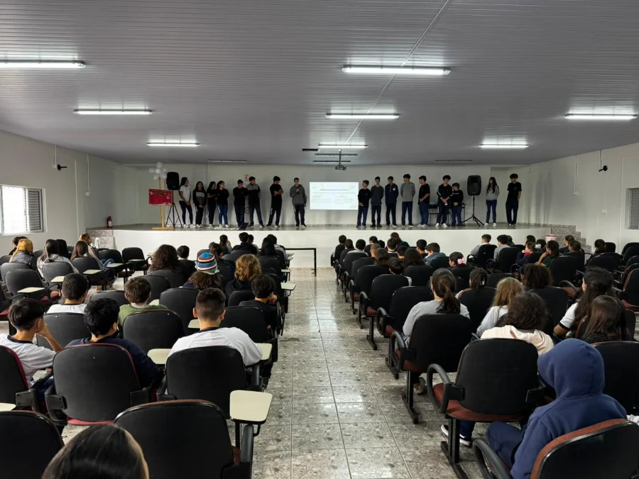 Alunos criam projeto contra violência escolar em Araranguá Estudantes apresentam o Projeto Jovens Guardiões contra bullying e violência escolar na EEB Professora Dolvina Leite de Medeiros, em Araranguá