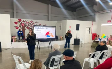 Arroio do Silva promove conscientização com a Terceira Idade Palestra sobre Estatuto do Idoso e violência contra idosos durante encontro da Terceira Idade em Balneário Arroio do Silva