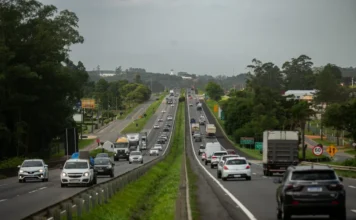 BR-101 Sul terá 630 mil veículos no feriado de Corpus Christi Tráfego intenso na BR-101 Sul em Santa Catarina durante o feriado de Corpus Christi, com previsão de mais de 630 mil veículos no trecho administrado pela CCR ViaCosteira.