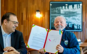 CNH terá renovação automática para bons condutores Presidente Lula sanciona lei da renovação automática da CNH para bons condutores ao lado de ministro no Palácio do Planalto