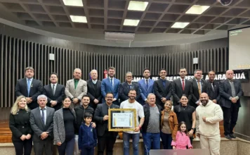 Câmara homenageia Lucas Campos por conquistas no esporte Lucas Campos recebe Moção de Aplausos na Câmara de Vereadores de Araranguá por conquistas no fisiculturismo nacional e internacional