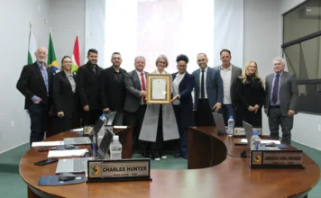 Câmara homenageia reitora da Unesc em Forquilhinha Vereadores de Forquilhinha entregam Moção de Aplauso à reitora em exercício da Unesc, Gisele Silveira Coelho Lopes, durante sessão na Câmara Municipal.