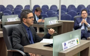 Centro oncológico para pacientes avança em Araranguá Vereador Junior Bailão durante sessão na Câmara de Araranguá sobre proposta de centro de apoio a pacientes oncológicos e familiares