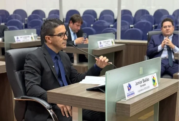 Centro oncológico para pacientes avança em Araranguá Vereador Junior Bailão durante sessão na Câmara de Araranguá sobre proposta de centro de apoio a pacientes oncológicos e familiares