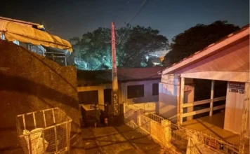 Curto-circuito causa princípio de incêndio em Criciúma Residência no bairro Vera Cruz, em Criciúma, onde curto-circuito na rede elétrica externa causou princípio de incêndio e mobilizou o Corpo de Bombeiros