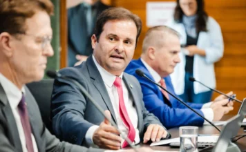 Deputados querem ações contra efeitos do El Niño em SC Deputados da Alesc durante reunião da Comissão de Defesa Civil sobre impactos do El Niño em Santa Catarina
