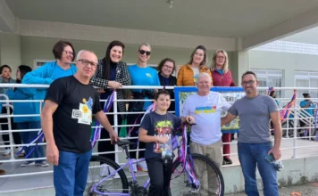 Escolas promovem ações ambientais em Arroio do Silva Sábado letivo em Balneário Arroio do Silva reúne comunidade escolar em ação de educação ambiental com passeio ciclístico e sorteio de bicicleta.