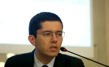 Exportações do Brasil para os EUA caem 14% em maio Diretor do Mdic fala sobre queda nas exportações brasileiras para os Estados Unidos e avanço da China no comércio exterior.