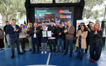 Governo de SC entrega reformas em escolas de Araranguá Governo de Santa Catarina entrega reformas em escolas de Araranguá durante evento do programa Escola Boa com autoridades e estudantes