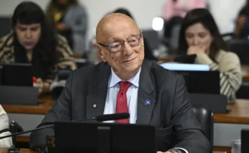 Jaguaruna avança como Capital da Maior Onda do Brasil Senador Esperidião Amin participa de reunião no Senado sobre projeto que reconhece Jaguaruna como Capital da Maior Onda do Brasil