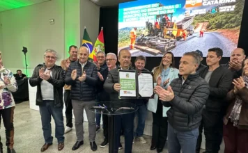 Jorginho libera R$ 20 milhões para Timbé do Sul e Morro Grande Governador Jorginho Mello assina convênios de mais de R$ 20 milhões para obras de pavimentação em Timbé do Sul e Morro Grande