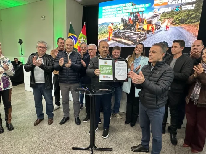 Jorginho libera R$ 20 milhões para Timbé do Sul e Morro Grande Governador Jorginho Mello assina convênios de mais de R$ 20 milhões para obras de pavimentação em Timbé do Sul e Morro Grande