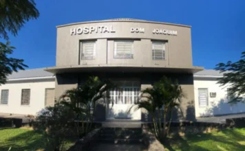 MPSC aciona Hospital Dom Joaquim por fila na bariátrica Fachada do Hospital Dom Joaquim, alvo de ação do MPSC por supostas irregularidades na fila de cirurgia bariátrica pelo SUS.