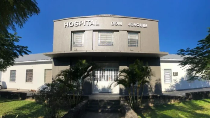 MPSC aciona Hospital Dom Joaquim por fila na bariátrica Fachada do Hospital Dom Joaquim, alvo de ação do MPSC por supostas irregularidades na fila de cirurgia bariátrica pelo SUS.