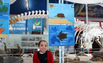 Mostra na Unesc une ciência e arte sobre oceanos Estudante do Colégio Unesc participa de mostra sobre oceanos na Unesc, com pinturas de animais marinhos e exposição de educação ambiental.