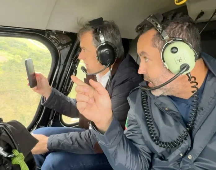 Prefeito sobrevoa rios para prevenir cheias em Criciúma Prefeito Vagner Espindola participa de sobrevoo técnico em helicóptero para avaliar rios e pontos de atenção em Criciúma