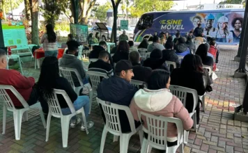 Sine Móvel faz 905 encaminhamentos em Araranguá Sine Móvel atende trabalhadores na Praça Hercílio Luz em Araranguá durante ação com encaminhamentos para vagas de emprego