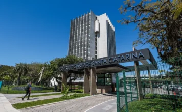 TJSC suspende inspeção municipal de carnes em Sombrio Fachada do Tribunal de Justiça de Santa Catarina, que suspendeu o SIM de Sombrio e os registros sanitários municipais