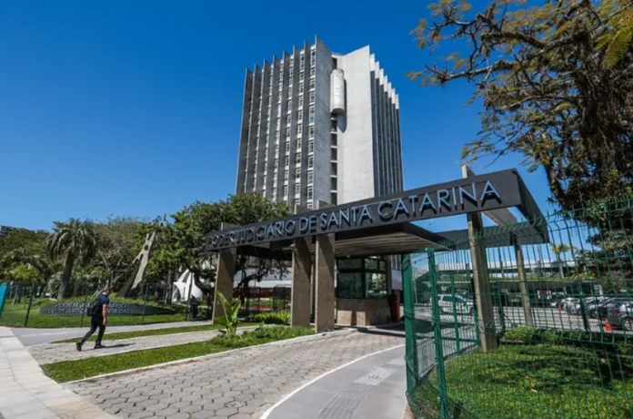 TJSC suspende inspeção municipal de carnes em Sombrio Fachada do Tribunal de Justiça de Santa Catarina, que suspendeu o SIM de Sombrio e os registros sanitários municipais