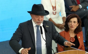Tarifas dos EUA devem pautar discurso de Lula no G7 Presidente Lula discursa em evento público antes de participar do G7, onde deve tratar das tarifas dos Estados Unidos sobre produtos brasileiros.