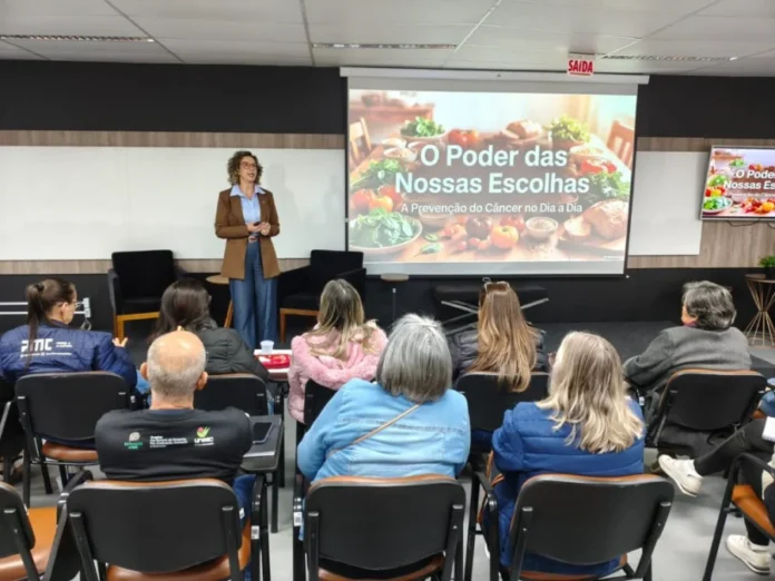 Unesc Araranguá promove aula sobre prevenção do câncer Aula sobre prevenção do câncer na Unesc Araranguá orienta lideranças comunitárias sobre hábitos saudáveis e autocuidado