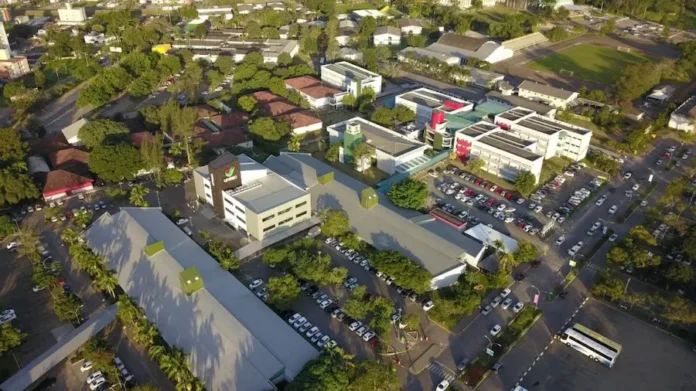 Unesc aponta desafios da expansão urbana no Sul de SC Vista aérea do campus da Unesc em Criciúma, referência em Engenharia Civil, planejamento urbano e infraestrutura no Sul de SC