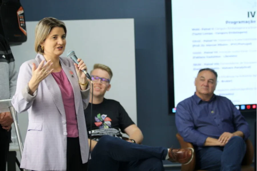 Unesc debate materiais sustentáveis em simpósio Palestrante da Unesc fala em evento sobre materiais sustentáveis, inovação e sustentabilidade industrial em Criciúma
