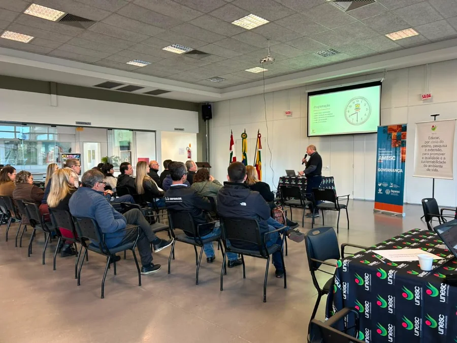 Unesc e Turvo projetam desenvolvimento para 10 anos Workshop do Plano de Desenvolvimento Socioeconômico de Turvo reúne representantes da Prefeitura, Unesc, Amesc e entidades locais no Centro de Eventos Professora Iria Angeloni Carlessi.