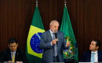 Disputa por comando do Congresso trava votações