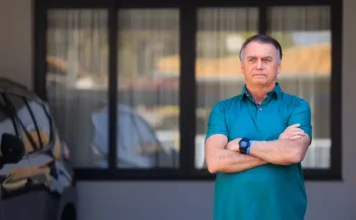 Bolsonaro presta depoimento sobre arma apreendida em Brasília