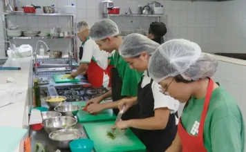 Desemprego no Brasil cai para 5,6% e bate recorde para maio