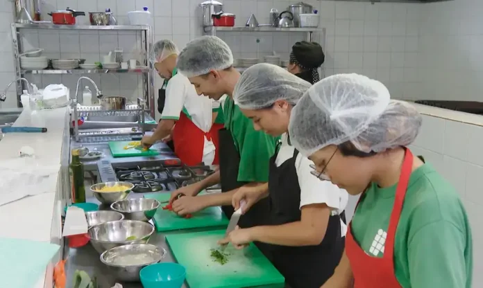 alunos_do_curso_tecnico_de_gastronomia_do_instituto_federal_de_brasilia (1)