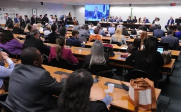 CCJ adia votação da PEC da maioridade penal