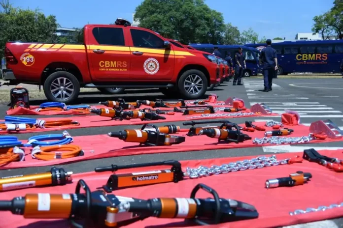 t0L0Xk8u-equipamentos-bombeiros-voluntarios-1152x768 (1)