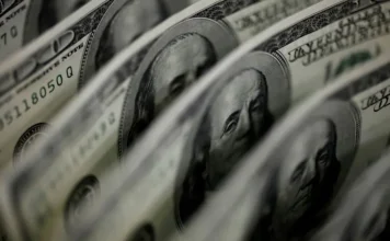 Dólar sobe a R$ 5,11 e bolsa fecha em leve queda