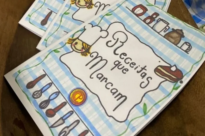 Alunos de Sombrio criam livro com receitas de família Livro de receitas afetivas produzido por estudantes da EEB Catulo da Paixão Cearense, em Sombrio, com receitas de família e projeto pedagógico da CRE