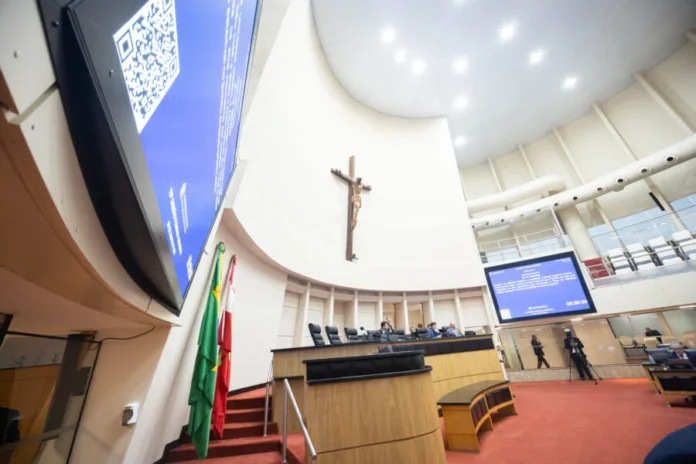 Bets, Lula e idosos dominam sessão ordinária da Alesc Sessão ordinária da Alesc em Florianópolis debate apostas esportivas on-line, visita de Lula a SC e políticas para idosos