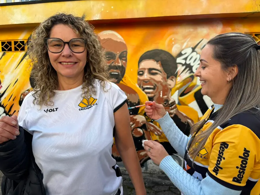 Em_mobilizacao_especial_Prefeitura_de_Criciuma_vacina_cerca_de_430_pessoas_contra_a_gripe_1