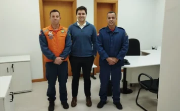 MP, Bombeiros e Defesa Civil se reúnem em Turvo Representantes da Defesa Civil, do Ministério Público e do Corpo de Bombeiros Militar se reúnem em Turvo para alinhar ações preventivas contra eventos climáticos e emergências.