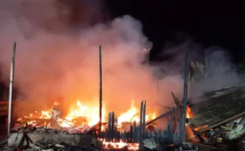 Incêndio destrói casa de madeira em Sombrio