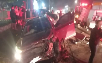 Colisão frontal deixa motorista preso às ferragens em Içara