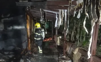 Incêndio destrói residência no bairro Quarta Linha