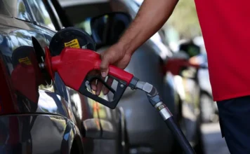 Governo adia decisão sobre aumento do etanol na gasolina